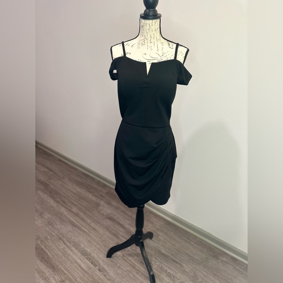General Good Dresses & Skirts - Off The Shoulder Dress Size L
